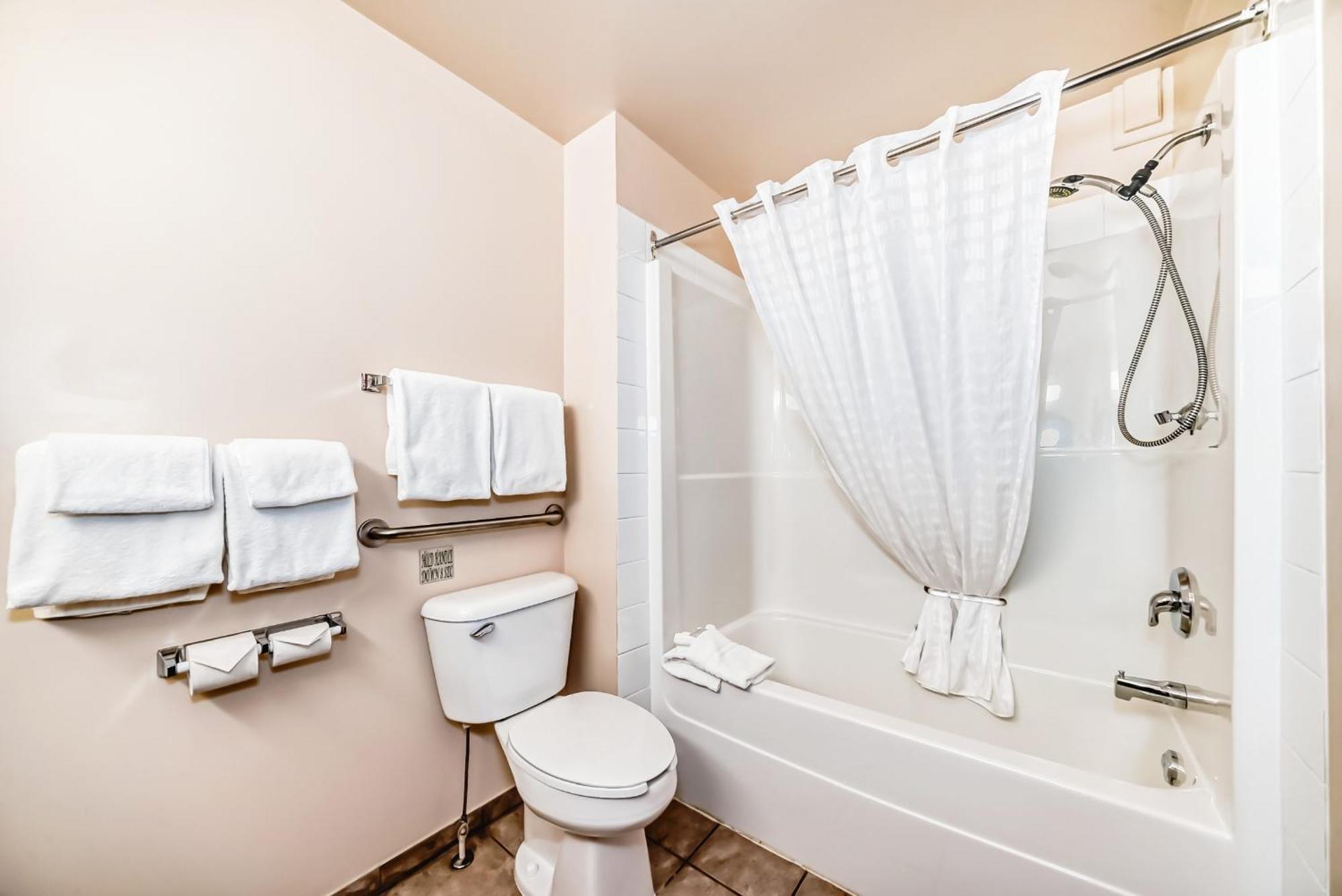 Grande Cache Inn&Suites Buitenkant foto